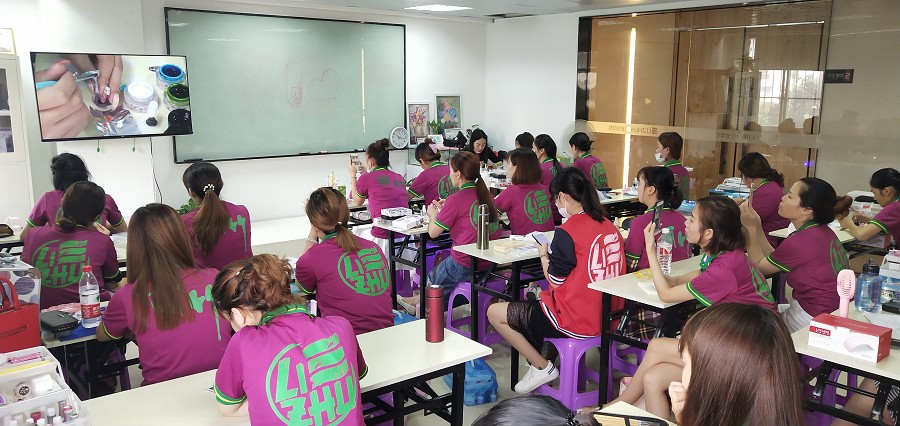 學(xué)美甲好嗎？工資高不高？