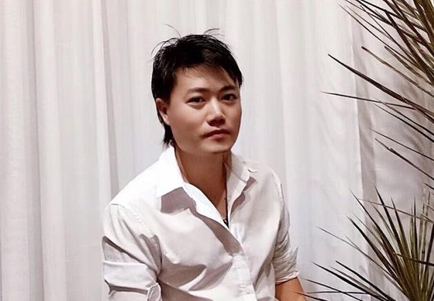 是真的很愛美發(fā)這行，才會投入大把時間和金錢