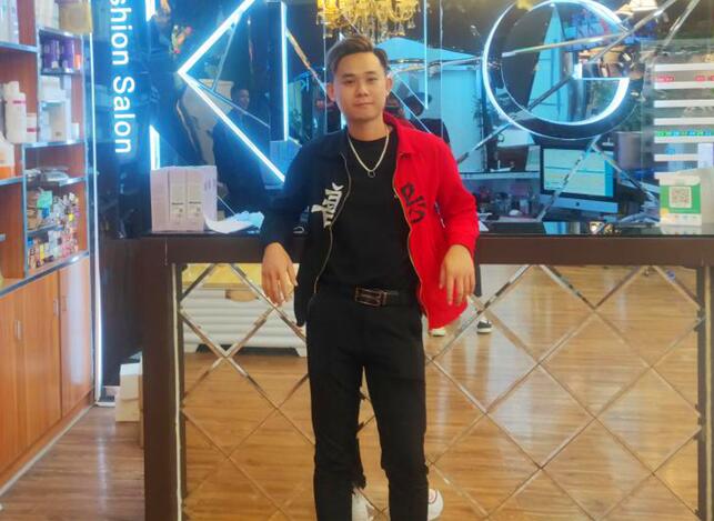 美發(fā)人現在苦點，是因為以后的成功創(chuàng)業(yè)