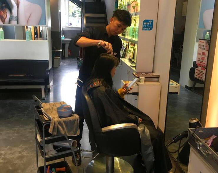 發(fā)型師就是經歷無數次失敗才能變