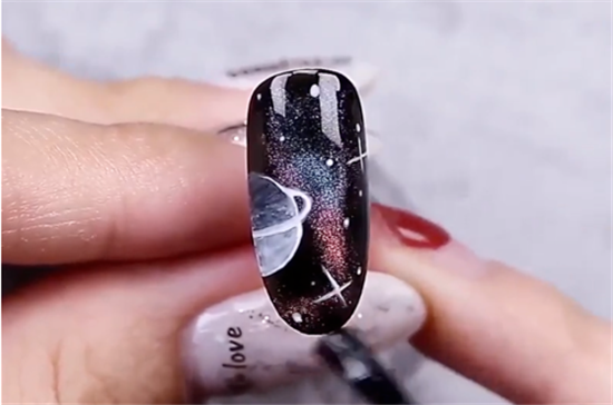 南寧美甲學(xué)校：星空貓眼美甲怎么做