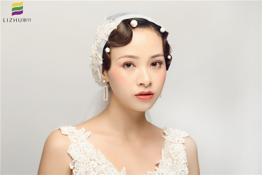 手推波紋復古新娘造型教程，南寧化妝學員是這么打造的