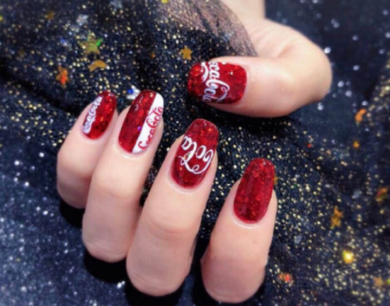 南寧美甲學(xué)校：美甲根部掉色怎么辦？