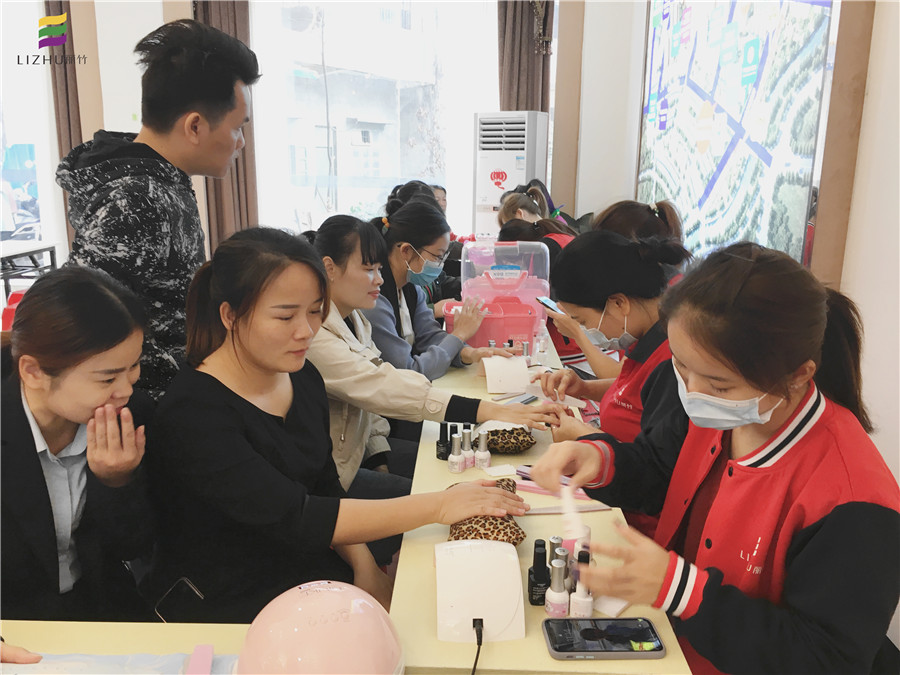 來吧！展示！麗竹美甲班的學員們