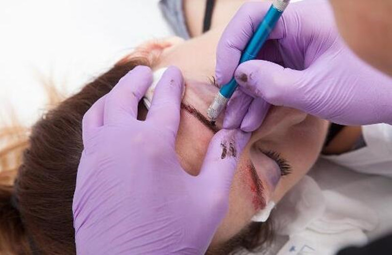 紋眉后為什么要涂修復(fù)液，廣西紋繡學(xué)校告你答案