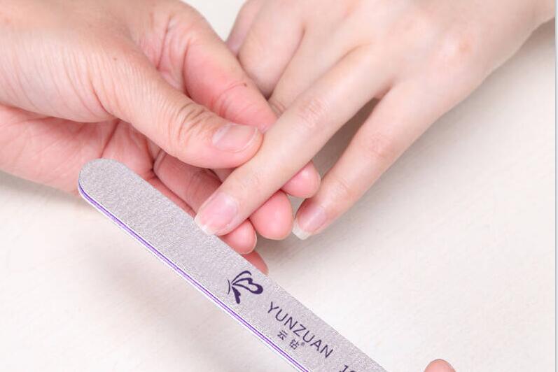 做美甲為什么要打磨？南寧美甲學(xué)校幫你揭秘