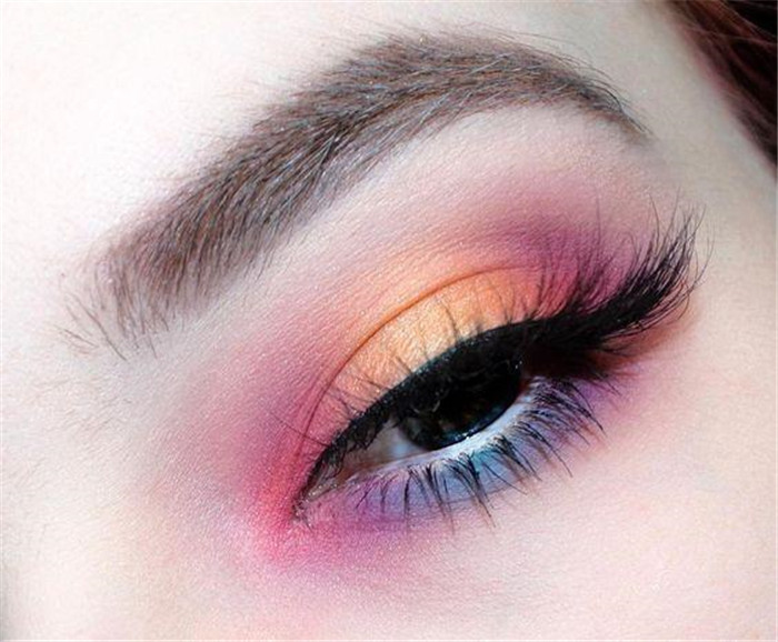 初學(xué)者眼影畫(huà)法教程，南寧化妝培訓(xùn)班教你