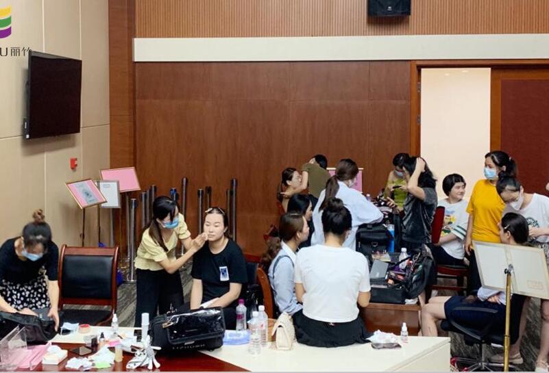 南寧化妝外出實(shí)踐，提升學(xué)員動(dòng)手能力