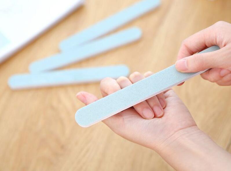 指甲又薄又軟的原因是什么？廣西美甲課程里有講