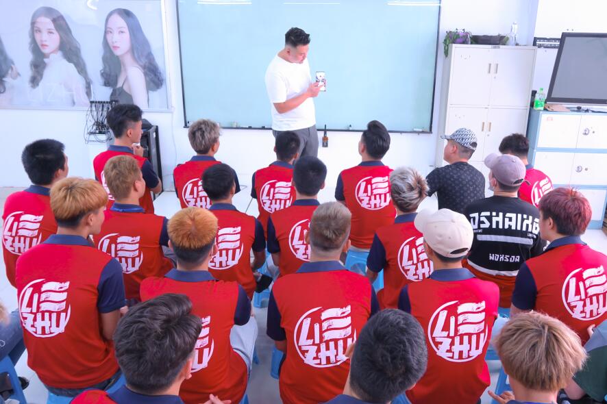 南寧學美發(fā)有前途嗎？選對美發(fā)培訓學校很重要