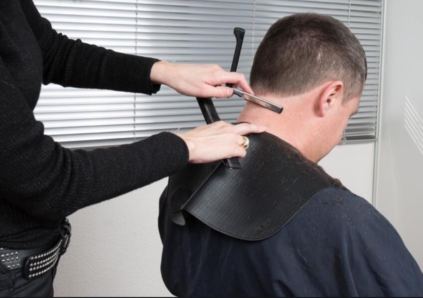 剃刀使用方法，廣西美發(fā)學校培訓內(nèi)容