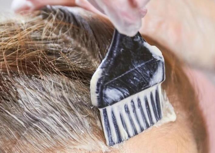 染發(fā)的時候頭皮痛？南寧技術(shù)好的美發(fā)學校來解答