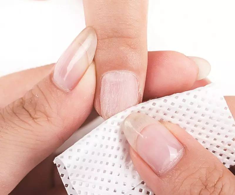 專業(yè)美甲護(hù)理技巧，詮釋廣西排名前十美甲學(xué)校的魅力