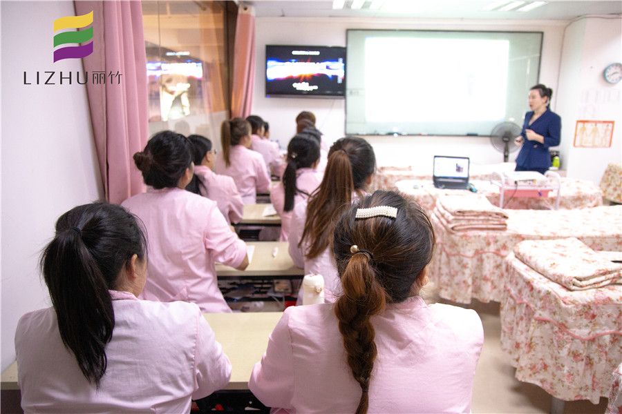 南寧學美容有前途嗎？來麗竹學校就業(yè)宣講會啊