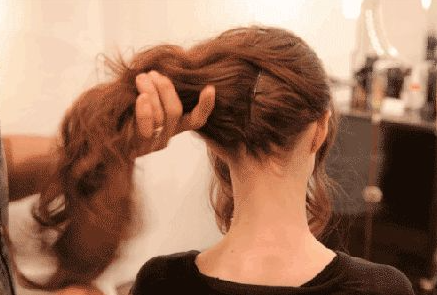 廣西正規(guī)美發(fā)培訓學校告訴你頭發(fā)分叉怎么辦