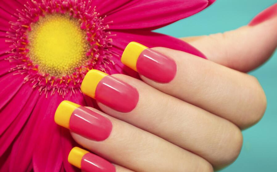 光療甲優(yōu)缺點(diǎn)有哪些？廣西口碑好的美甲學(xué)校告訴你