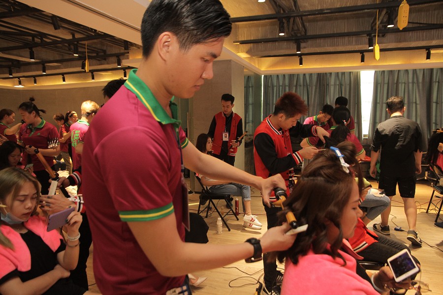 超適合圓臉、方臉的發(fā)型！