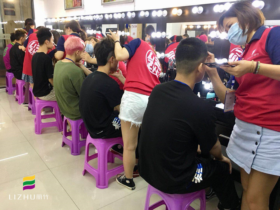 一招解決所有化妝步驟和技法！