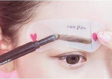 學(xué)360°畫(huà)眉大法，體驗(yàn)?zāi)蠈帉?zhuān)業(yè)彩妝學(xué)校氛圍