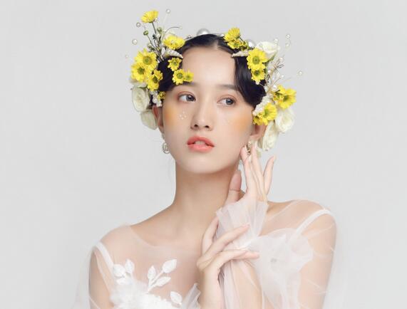 秋天適合哪種口紅色系？廣西專業(yè)化妝培訓(xùn)給你列清單