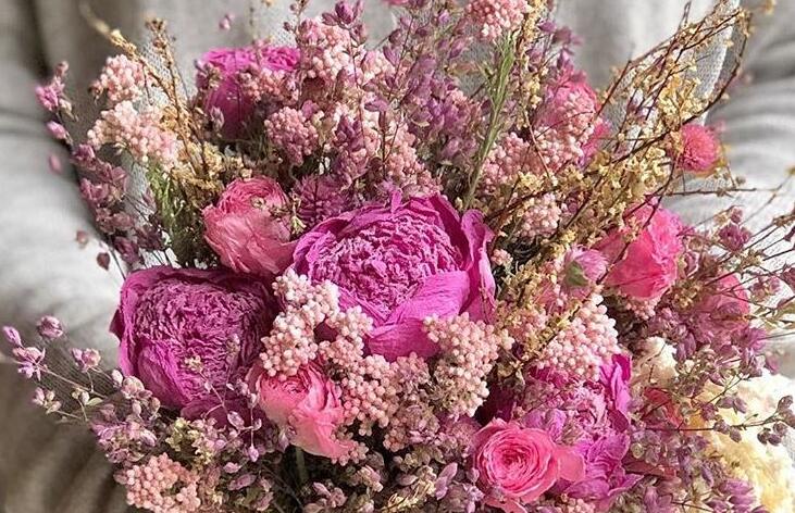 想知道干花怎么制作？來廣西插花培訓(xùn)班學(xué)習(xí)吧