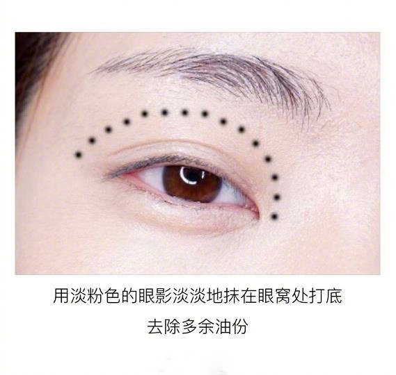 極簡(jiǎn)約會(huì)妝容教程，和南寧彩妝學(xué)校學(xué)起來(lái)