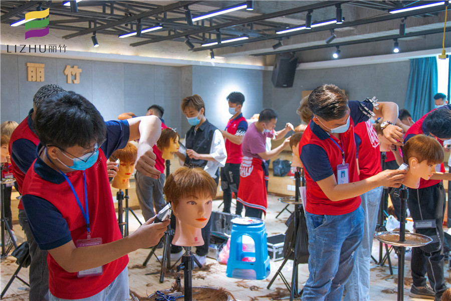 頭發(fā)剪得太薄怎么辦？廣西專業(yè)美發(fā)學校教你補救