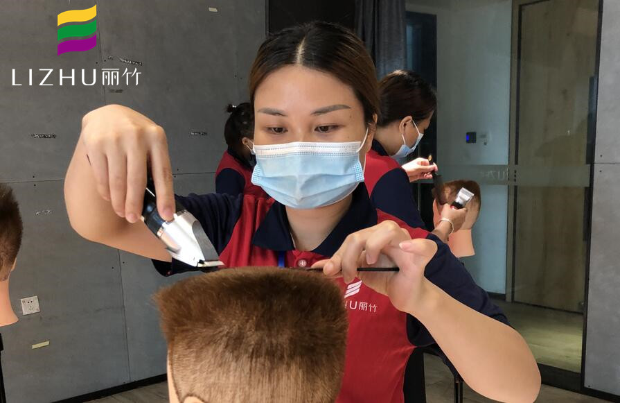 理發(fā)器的使用方法，南寧正規(guī)美發(fā)學(xué)習(xí)教你