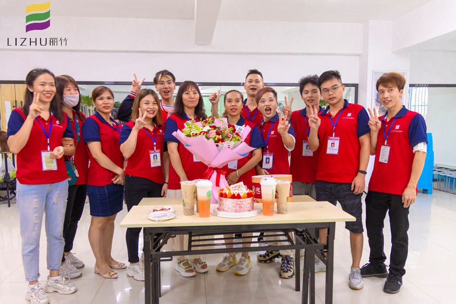 師恩難忘！南寧美發(fā)學校舉行畢業(yè)聚會