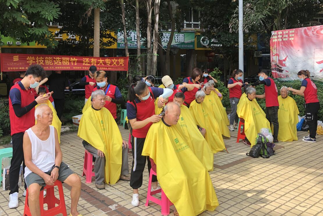 廣西學(xué)美發(fā)的學(xué)校哪家實踐多？麗竹提供免費理發(fā)活動