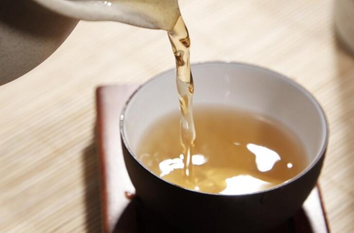 想喝茶養(yǎng)生？南寧美容學(xué)校提醒你4個(gè)注意事項(xiàng)