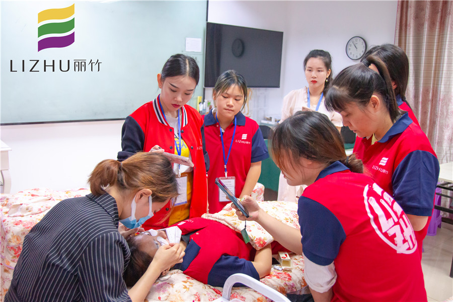 燙睫毛的步驟，廣西美甲美睫培訓班演示手法