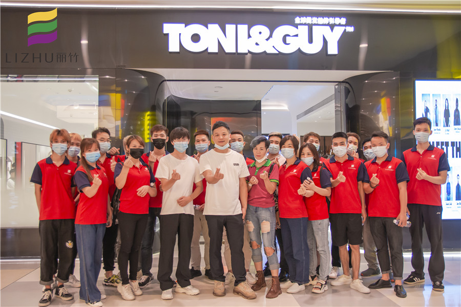 廣西美發(fā)培訓學校就業(yè)觀摩，為學員提供就業(yè)保障