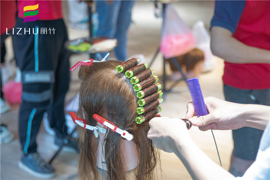 美發(fā)標準杠注意事項，廣西美發(fā)學校總結(jié)好了