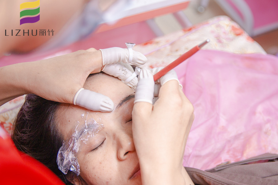 可以讓紋眉變淡的方法，麗竹紋繡學校教你