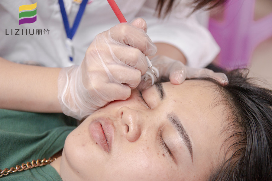 麗竹紋繡學(xué)校：紋繡二次補色的注意事項