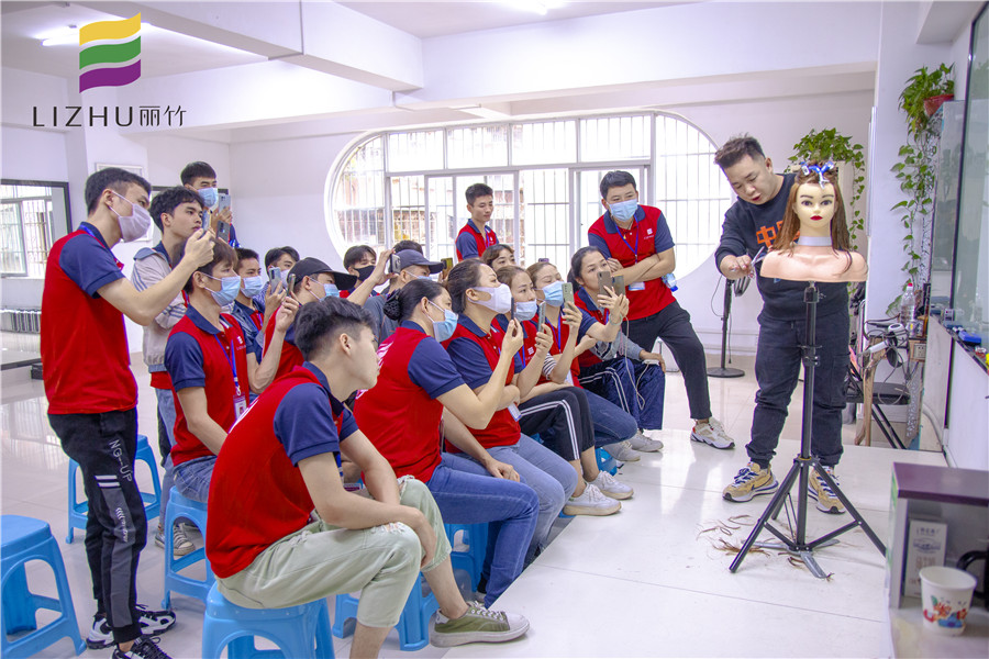 廣西南寧學美發(fā)分享：適合鎖骨發(fā)的臉型