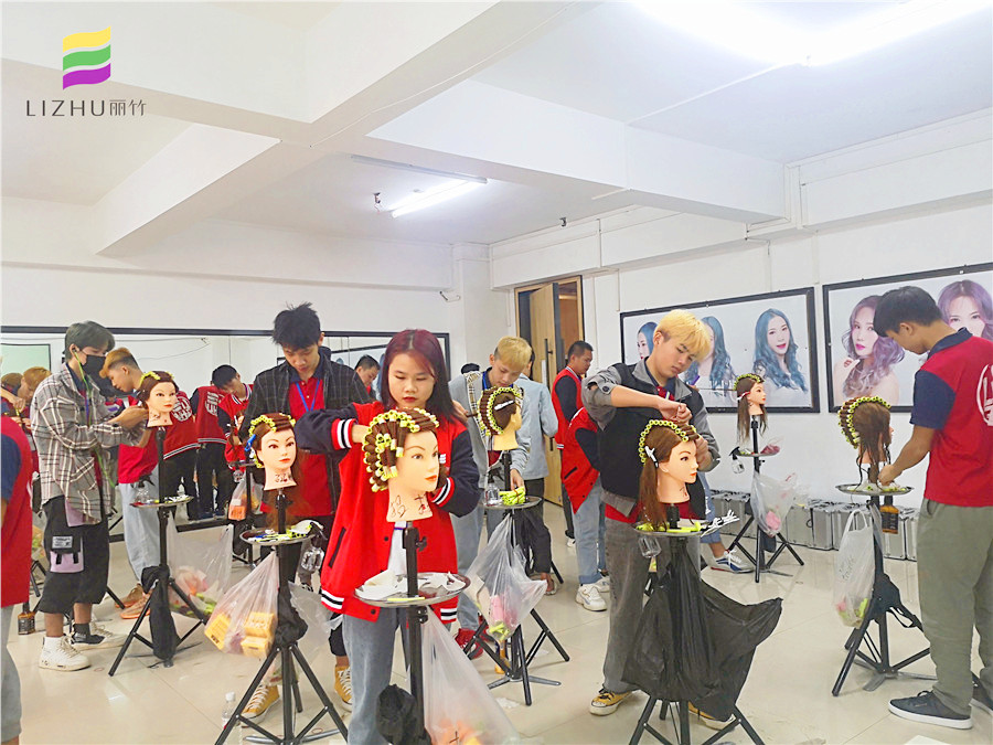 廣西美發(fā)學習：燙發(fā)后的日常護理方法