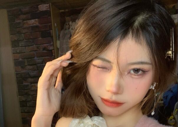 如何修飾大鼻頭？南寧教彩妝的機(jī)構(gòu)分享教程