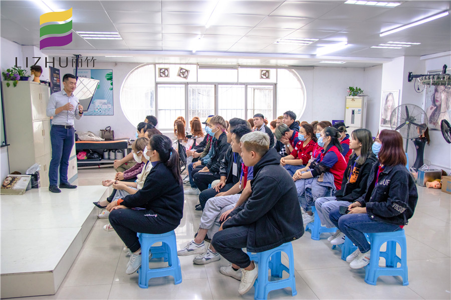 廣西學(xué)美發(fā)好找工作嗎？來看麗竹學(xué)校就業(yè)宣講會(huì)