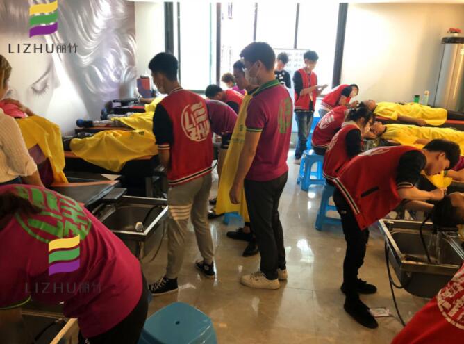 不怕掉發(fā)的洗頭方式，廣西美發(fā)培訓分享