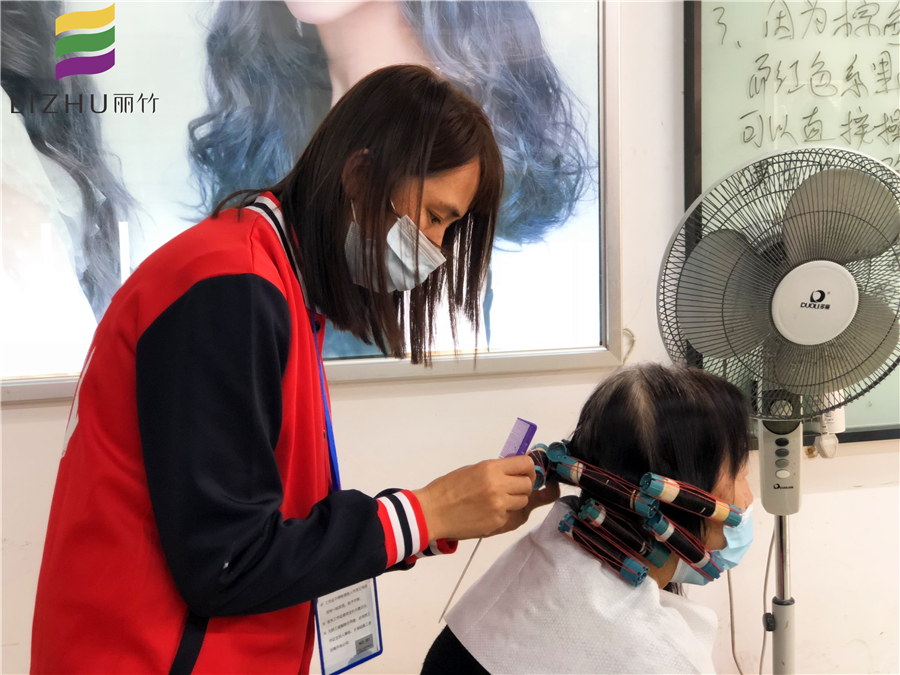 評判染發(fā)的四個標(biāo)準(zhǔn)，廣西學(xué)美發(fā)的正規(guī)學(xué)校