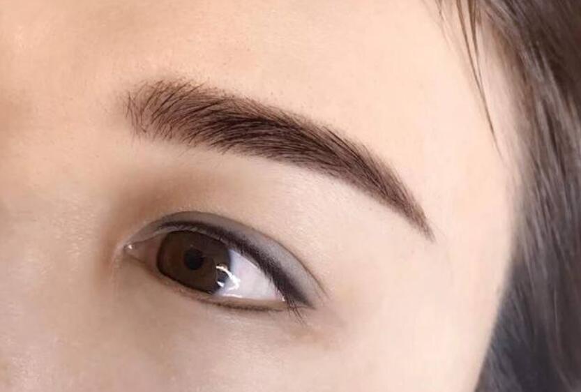 南寧學(xué)紋眉：天氣熱適合做眉毛嗎？