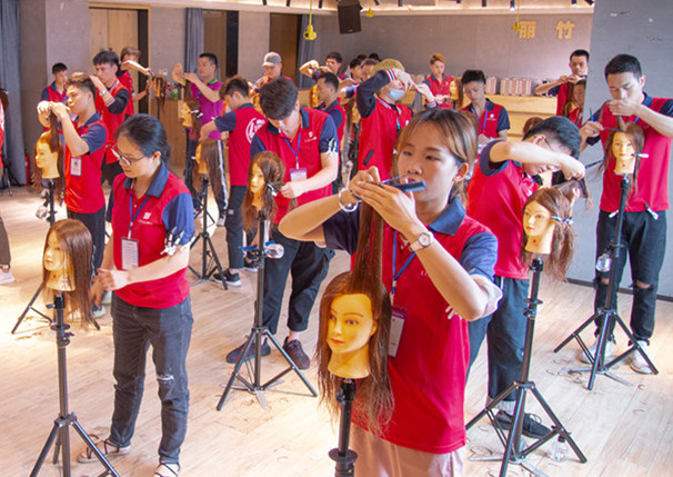 美發(fā)見習(xí)發(fā)型師考核標(biāo)準(zhǔn)，廣西美發(fā)師培訓(xùn)鑒定