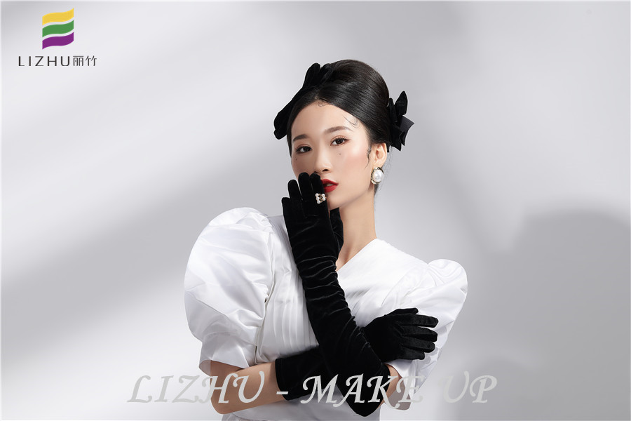 簡約復(fù)古新娘造型