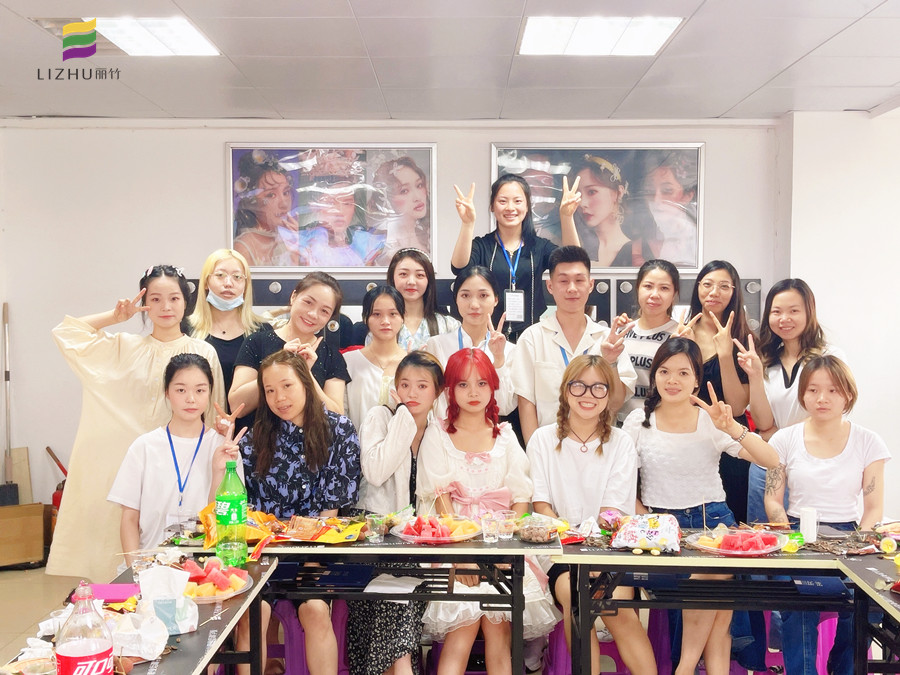 麗竹學?；瘖y全能班舉辦畢業(yè)座談會