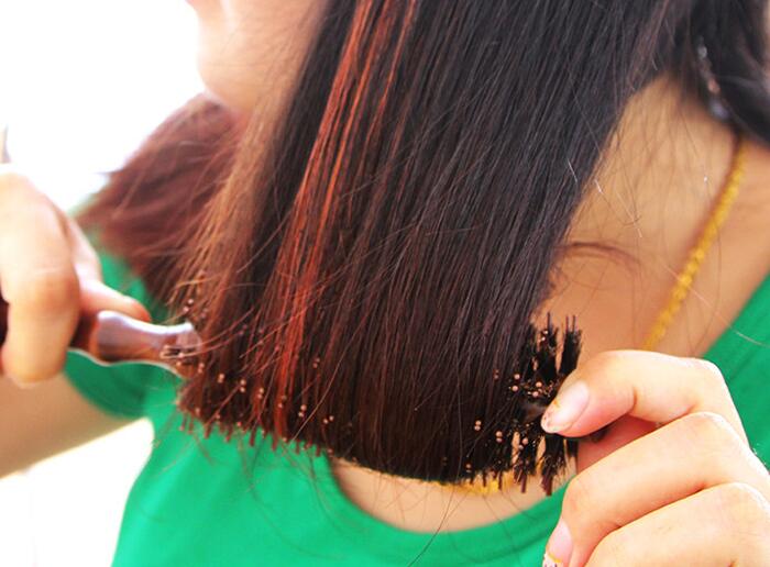 滾梳怎樣挑選？廣西美發(fā)學(xué)校專業(yè)講解