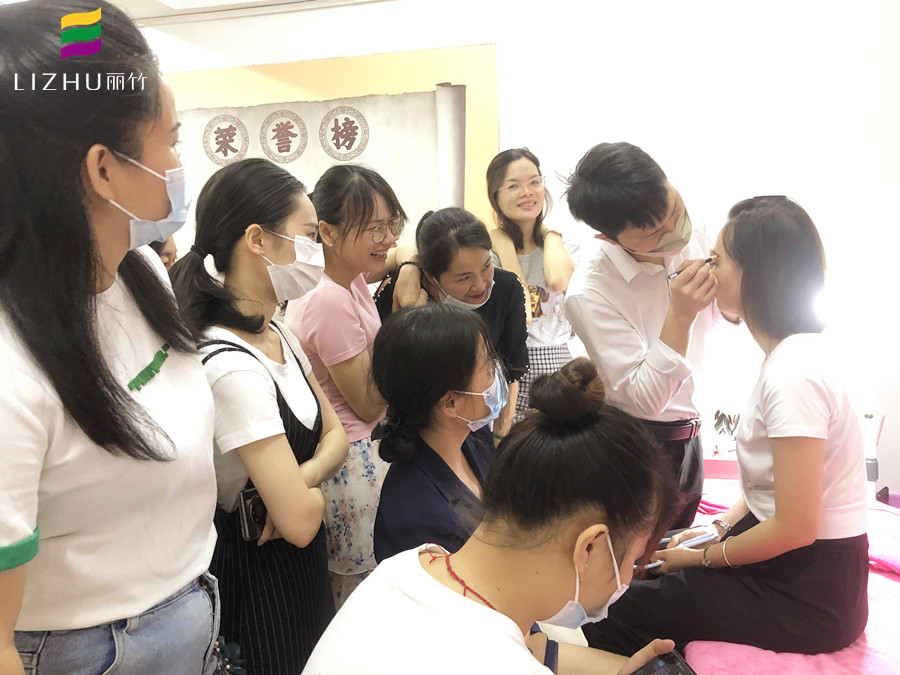 紋眉后怎么修眉才好看？南寧眉眼唇培訓學校教你