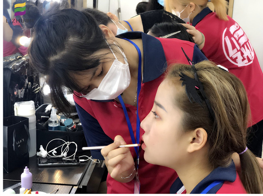 南寧化妝基礎(chǔ)培訓(xùn)班：涂口紅的注意事項