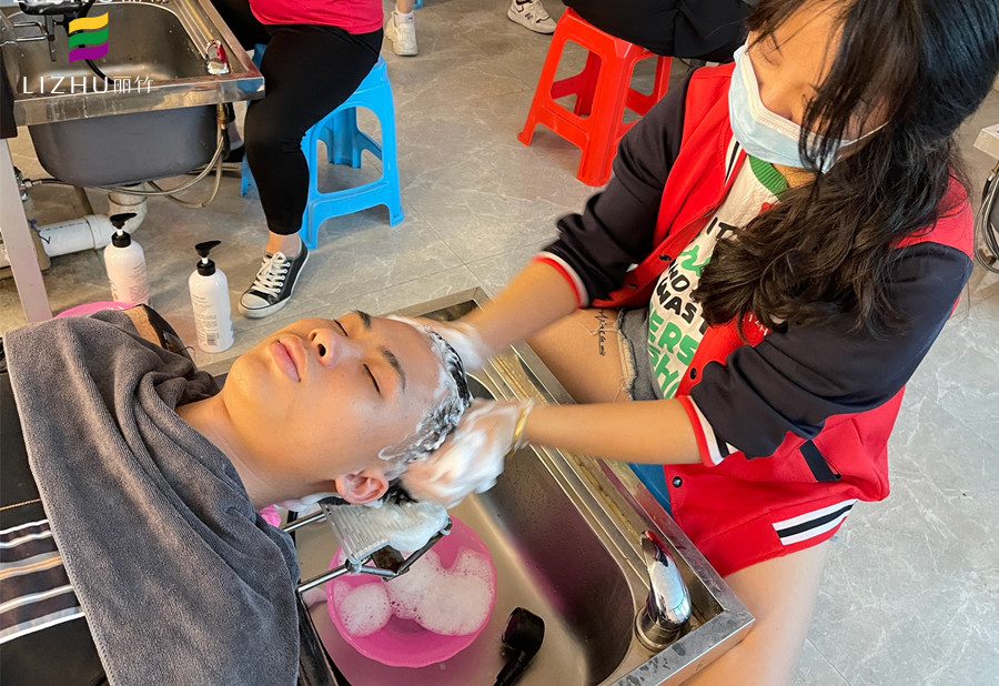 燙染學什么內(nèi)容？燙發(fā)后洗發(fā)水的選用與洗頭方法